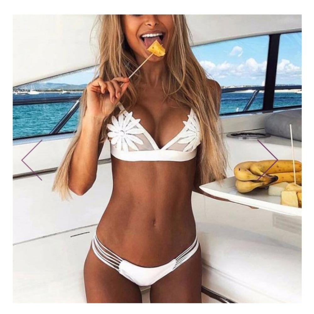 ❄WINTER SALE❄White flower bikini